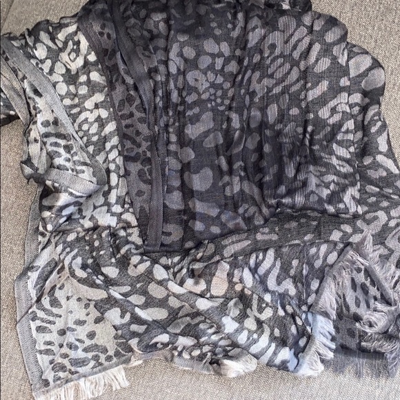 Accessories - Silver Cheetah Print Scarf